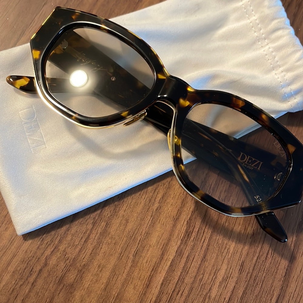 DEZI sunglasses style-charge it